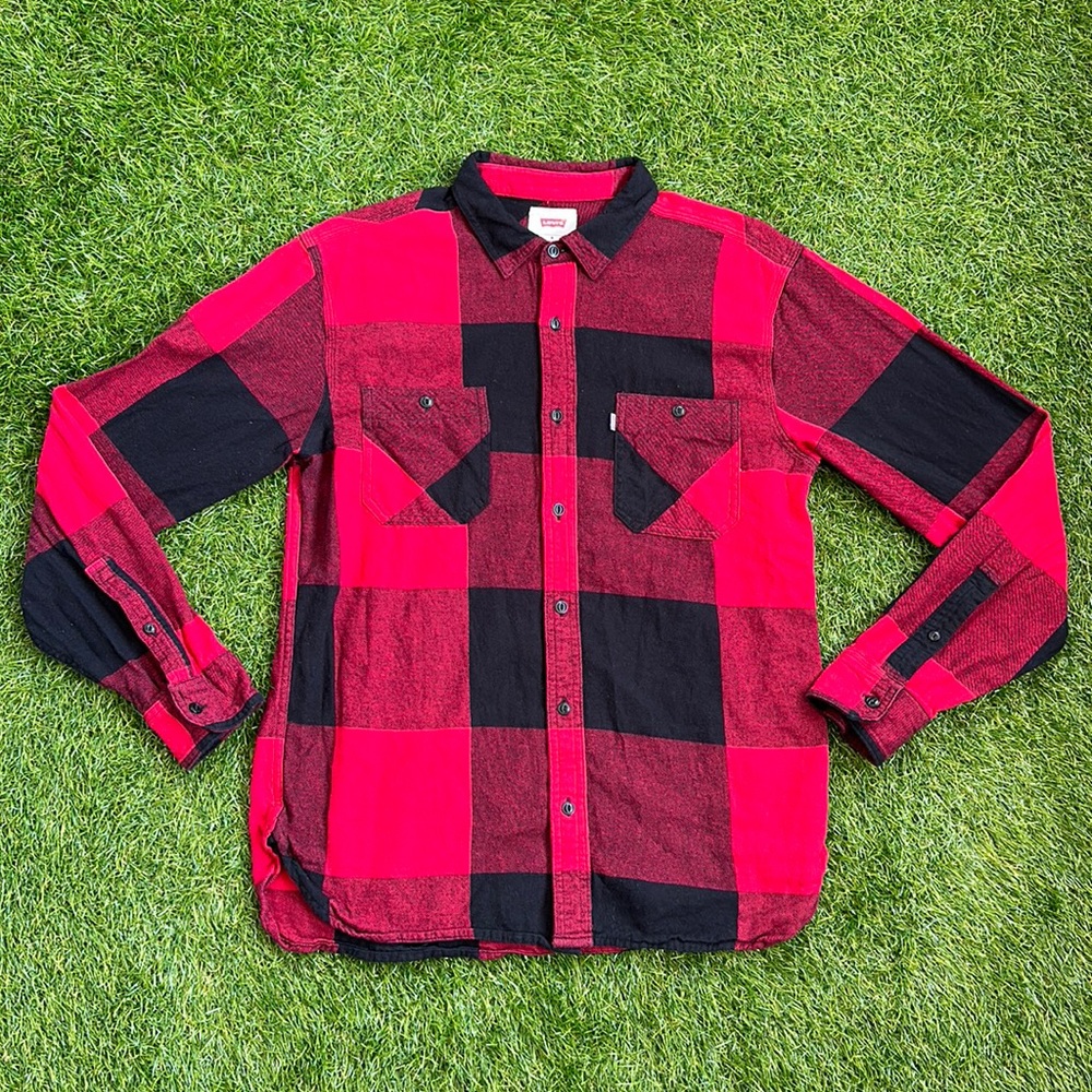 Levi’s Plaid Flannel Button-down Shirt